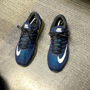 Nike Air Max 2016 Runner. 10.5 CLOUD FEEL